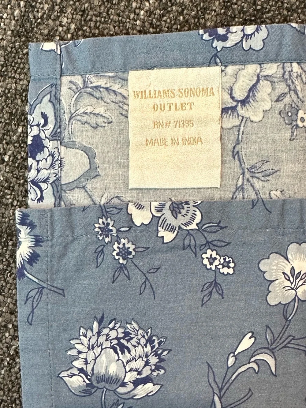 Williams Sonoma • set of 2 cloth napkins • flowery